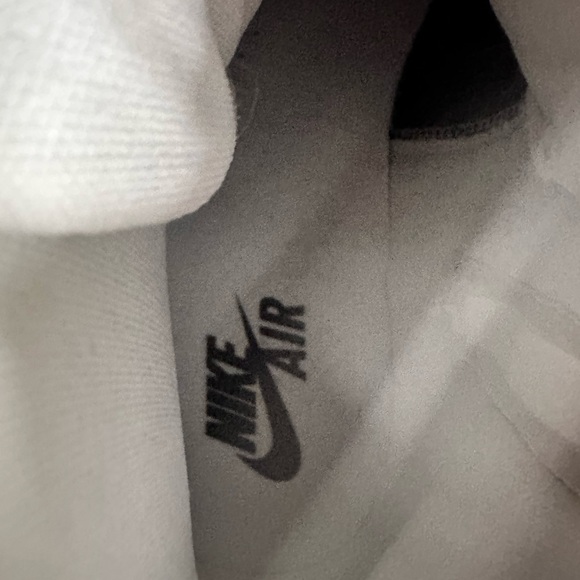 Nike Air Jordan 1. Women’s size 11. - Picture 8 of 11